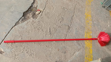 90-inch Metal Extendable Cobweb Brush – Ceiling, Fan & Light Dust Cleaning (MOQ: 3)